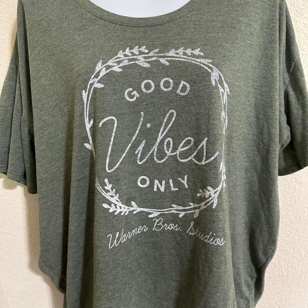 Warner Bros Studios Women's L Graphic Shirt Green Casual Retro Streetwear Top